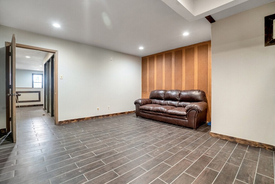 More Photos Of 620 Gellhorn Dr, Houston Warehouse For Sale