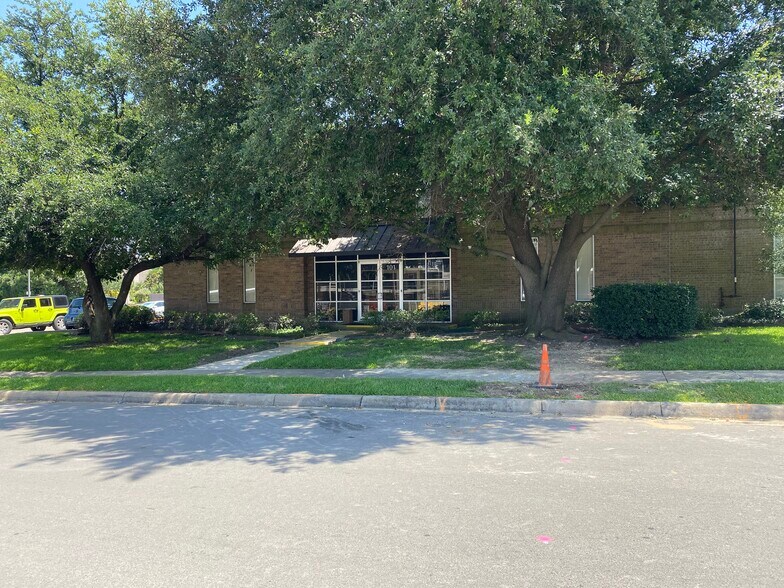 More Photos Of 4717 Fletcher Ave, Fort Worth Office For Sale