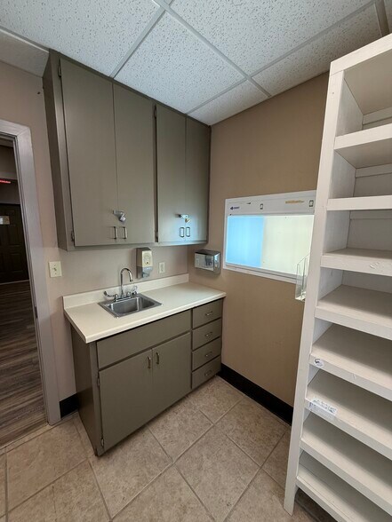 More Photos Of 4550 Lamar Ave, Paris Rehabilitation Center For Lease