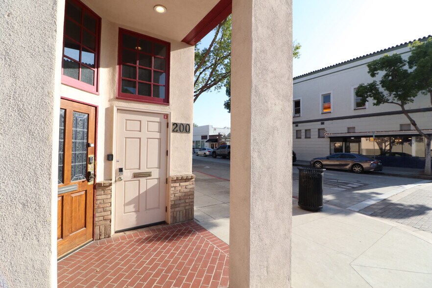 More Photos Of 200 E Chapman Ave, Orange Storefront Retail Office For Lease
