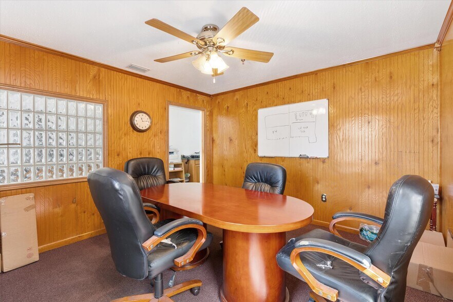 More Photos Of 1103 Thomas Ave, Leesburg Warehouse For Lease