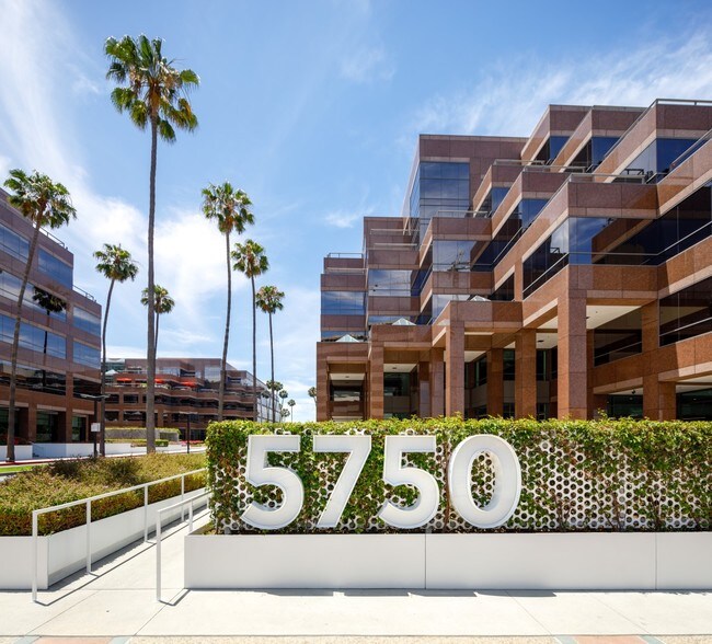 More Photos Of 5750 Wilshire Blvd, Los Angeles Loft Creative Space For Lease