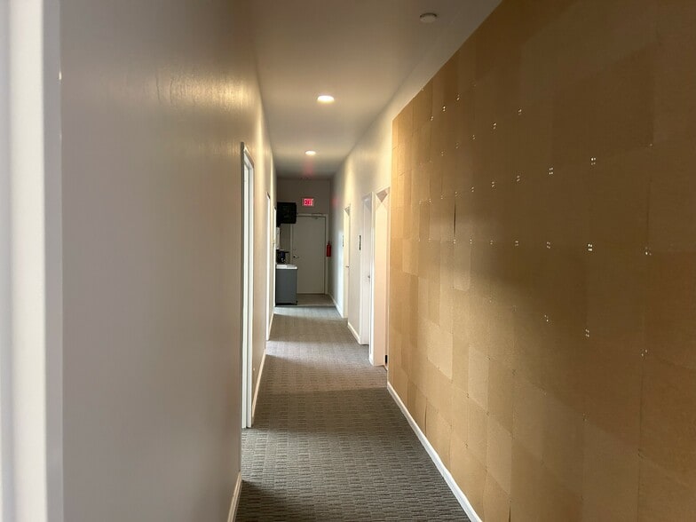 More Photos Of 7015 N Robinson Ave, Oklahoma City Office For Lease
