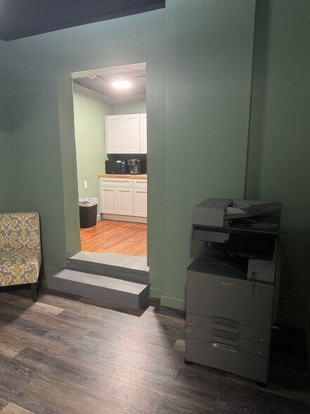 More Photos Of 103 S 2nd St, Leesburg Coworking Space