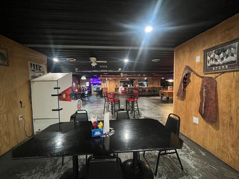 More Photos Of 219 Main St, Hale Flex For Sale