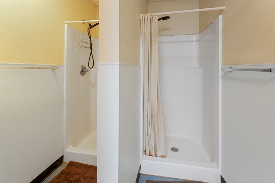 More Photos Of 2066 125th Ave, Watford City Showroom For Sale