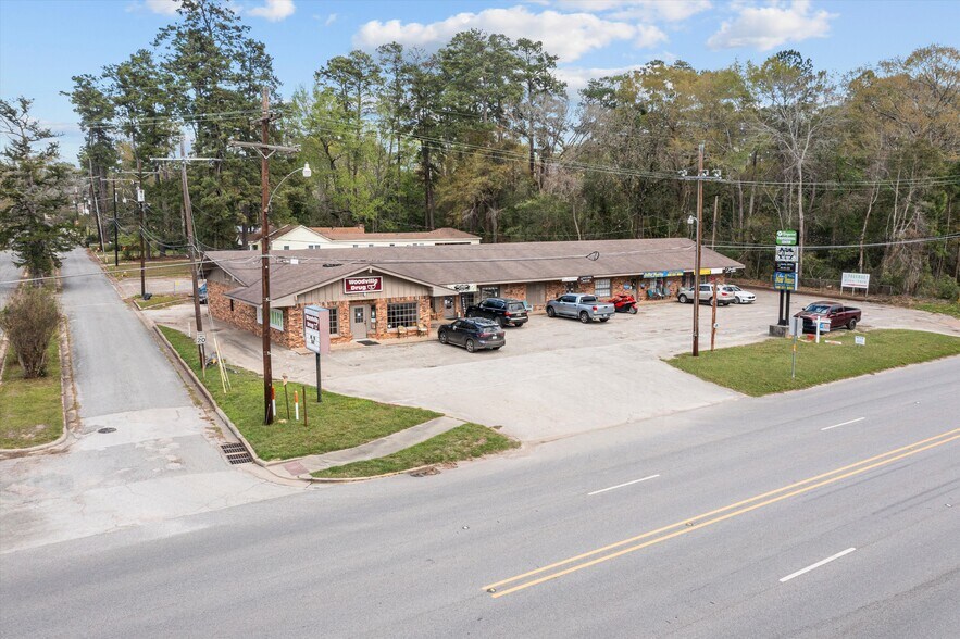 More Photos Of 1002 W Bluff St, Woodville Storefront For Sale