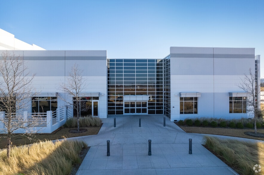 More Photos Of 15100 N Beach St, Fort Worth Manufacturing For Sale