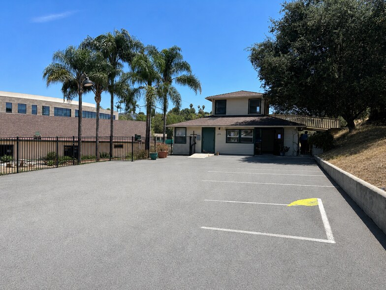 More Photos Of 220 Civic Center Dr, Vista Freestanding For Lease