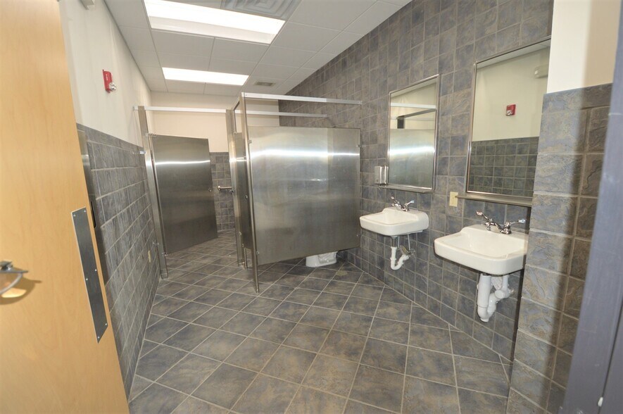 More Photos Of 33004 S Dixie Hwy, Florida City Office For Lease
