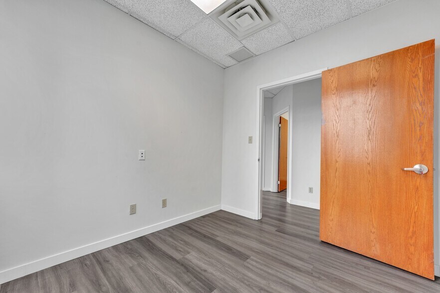 More Photos Of 11861 88 Av, Delta Office For Lease