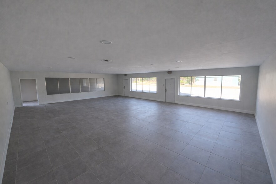 More Photos Of 4726 US-41, Sarasota Religious Facility For Lease