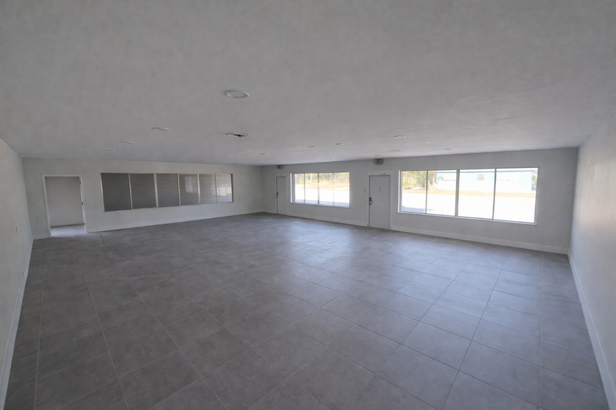 More Photos Of 4726 US-41, Sarasota Religious Facility For Lease