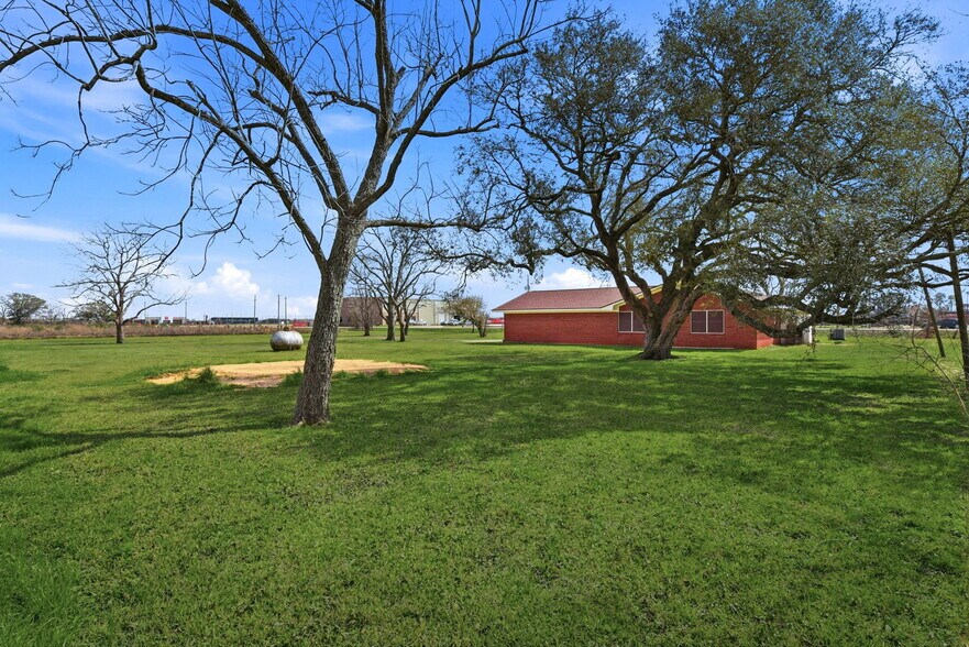 More Photos Of 1839 Henderson rd, Angleton Land For Sale