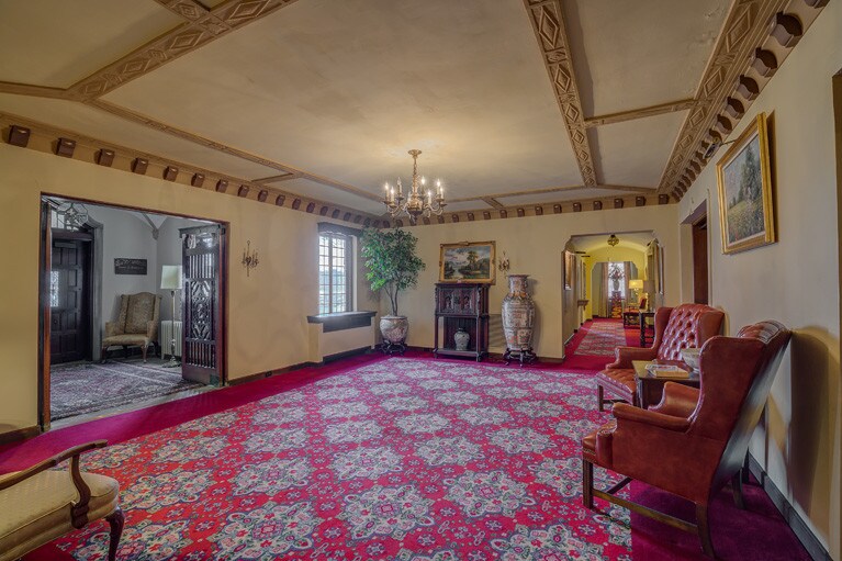 More Photos Of 3464 Central Pky, Cincinnati Funeral Home For Sale