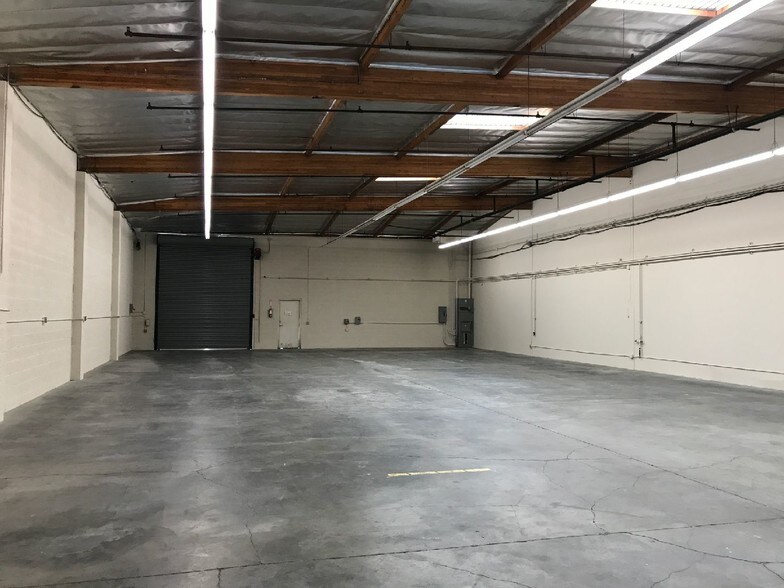 More Photos Of 1552-1556 W Embassy St, Anaheim Warehouse For Lease