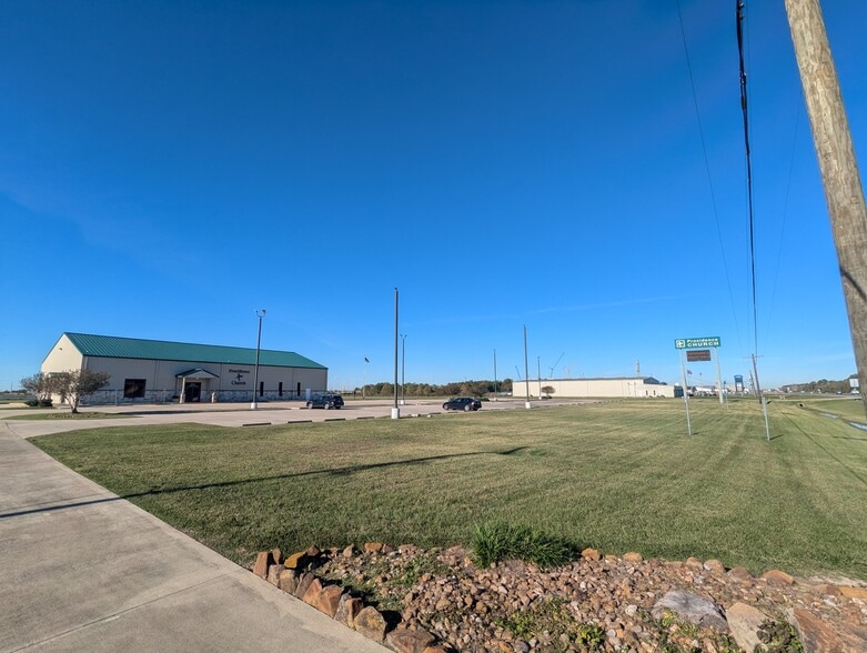 More Photos Of 5315 N Twin City Hwy, Nederland Warehouse For Sale