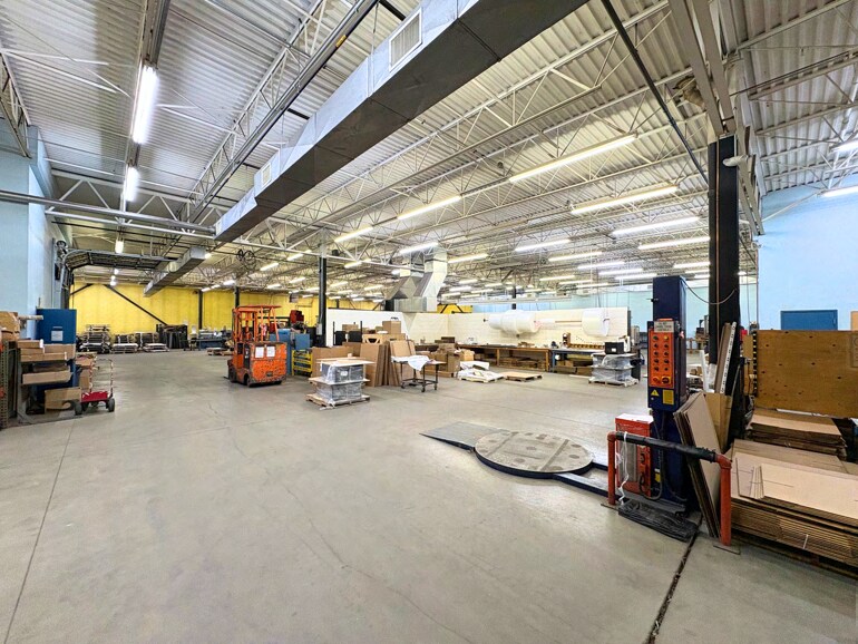 More Photos Of 4 Cabot Rd, Hudson Light Manufacturing For Lease