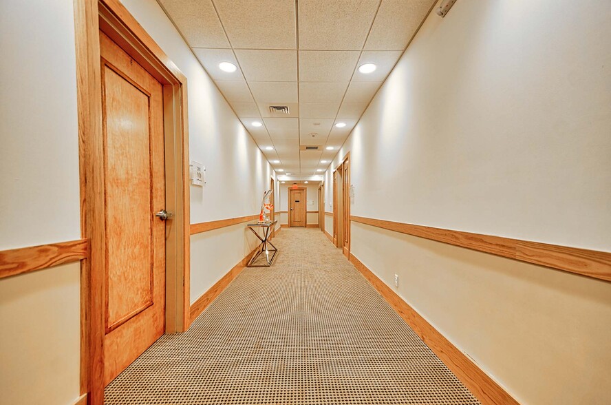 More Photos Of 3411 Tamiami Trl N, Naples Office For Sale