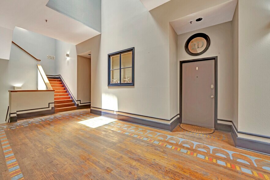 More Photos Of 2119 Strand St, Galveston Freestanding For Sale