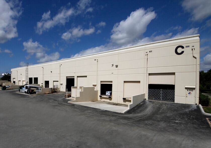 More Photos Of 6250-6270 N Hiatus Rd, Tamarac Unknown For Lease