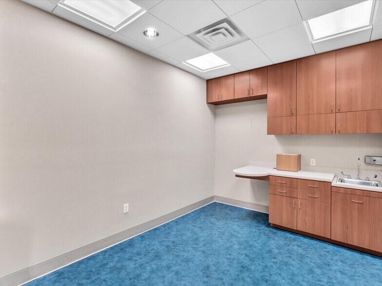 More Photos Of 20900 NE 30th Ave, Aventura Office Residential For Sale