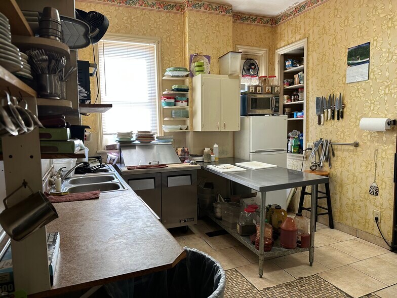 More Photos Of 207 N 5th St, Hannibal Restaurant For Sale