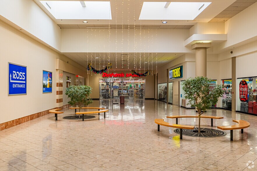 More Photos Of 2917 N Vermilion st, Danville General Retail For Lease