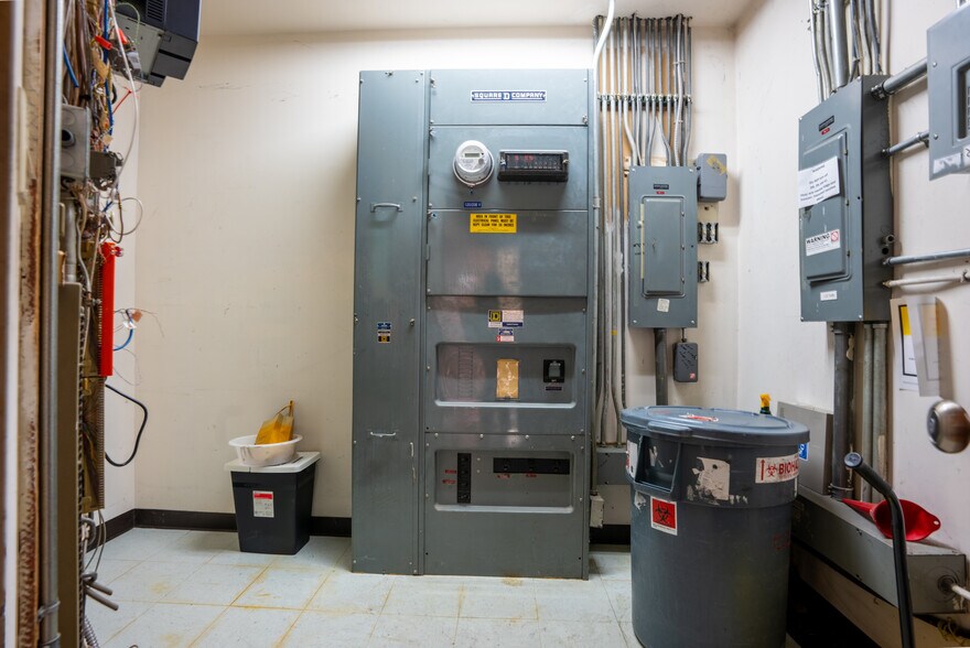 More Photos Of 4946 Florence Ave, Bell Medical For Lease