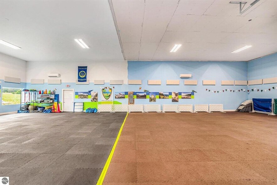 More Photos Of 1859 Southpeak Dr, Traverse City Service For Sale