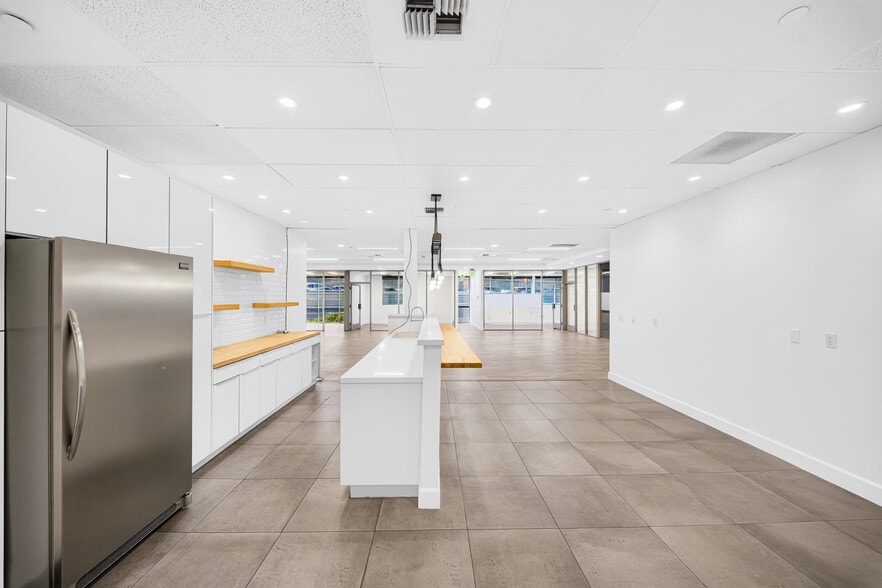 More Photos Of 18071 Fitch, Irvine Showroom For Sale