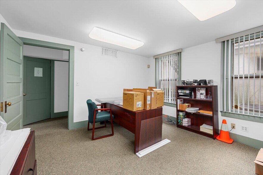More Photos Of 5 Leigh St, Clinton Township Office For Lease