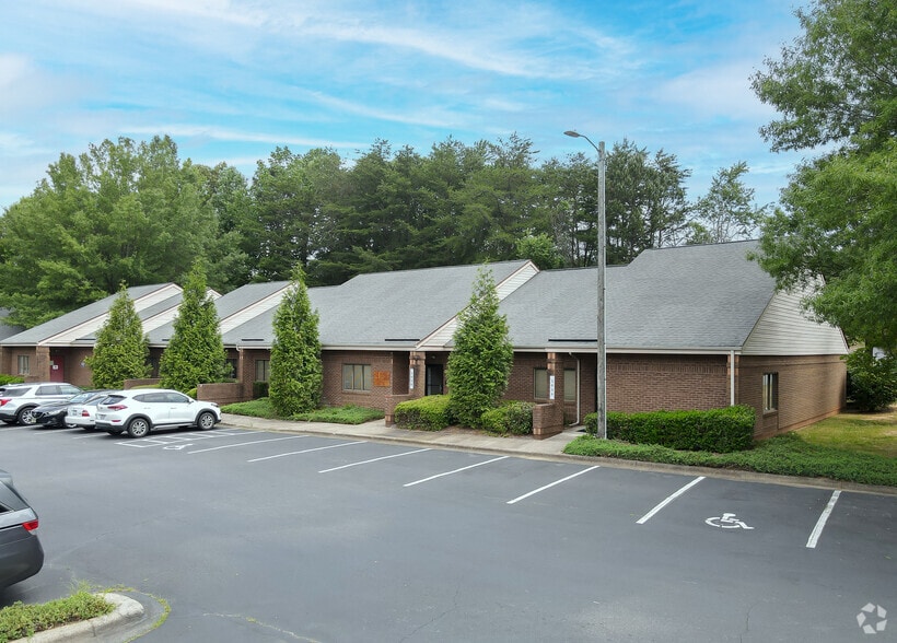 Primary Photo Of 1038 X Ray Dr, Gastonia Medical For Lease