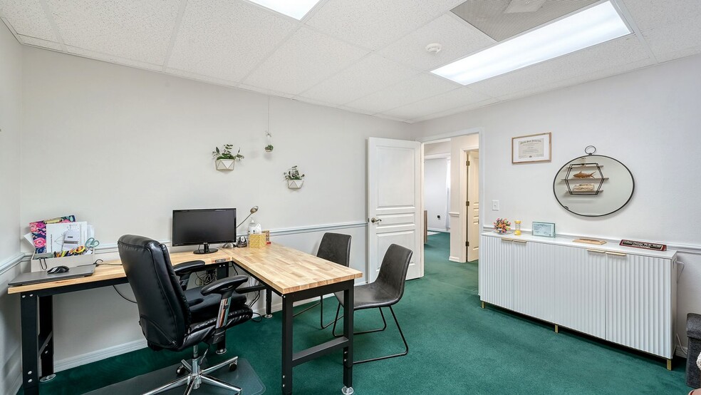 More Photos Of 1505 Tamiami Trl S, Venice Medical For Sale