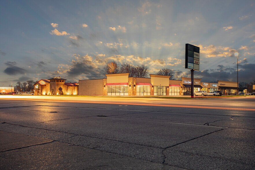 Primary Photo Of 6205-6225 SE 14th St, Des Moines Storefront Retail Office For Lease