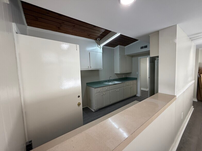 More Photos Of 516 Owen Dr, Fayetteville Office For Lease