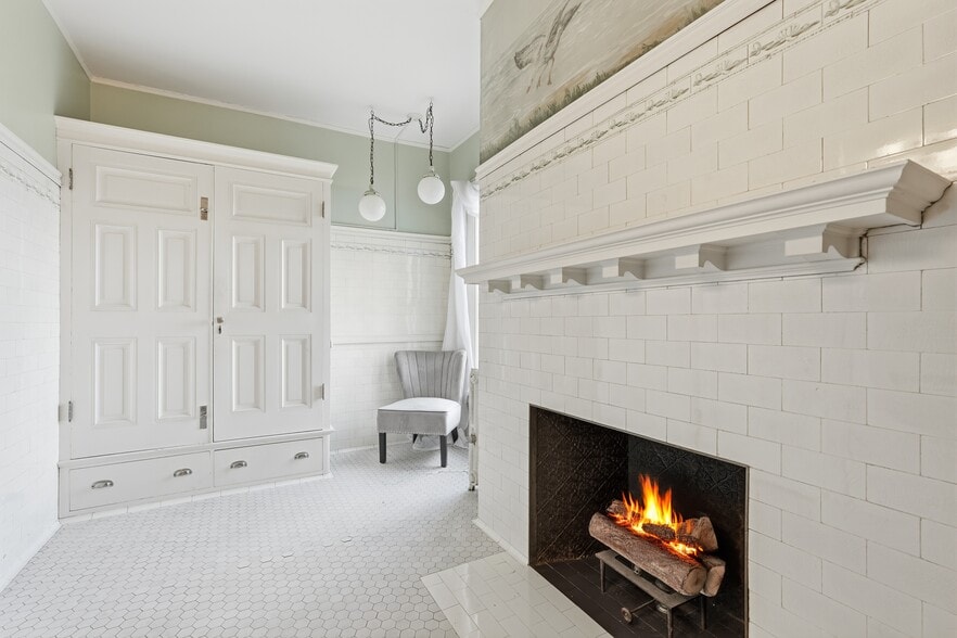 More Photos Of 270 Maple St, Springfield Hospitality For Sale
