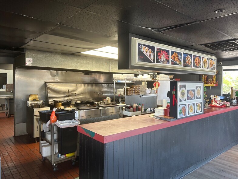 More Photos Of 303 SW Sheridan Rd, Lawton Freestanding For Sale