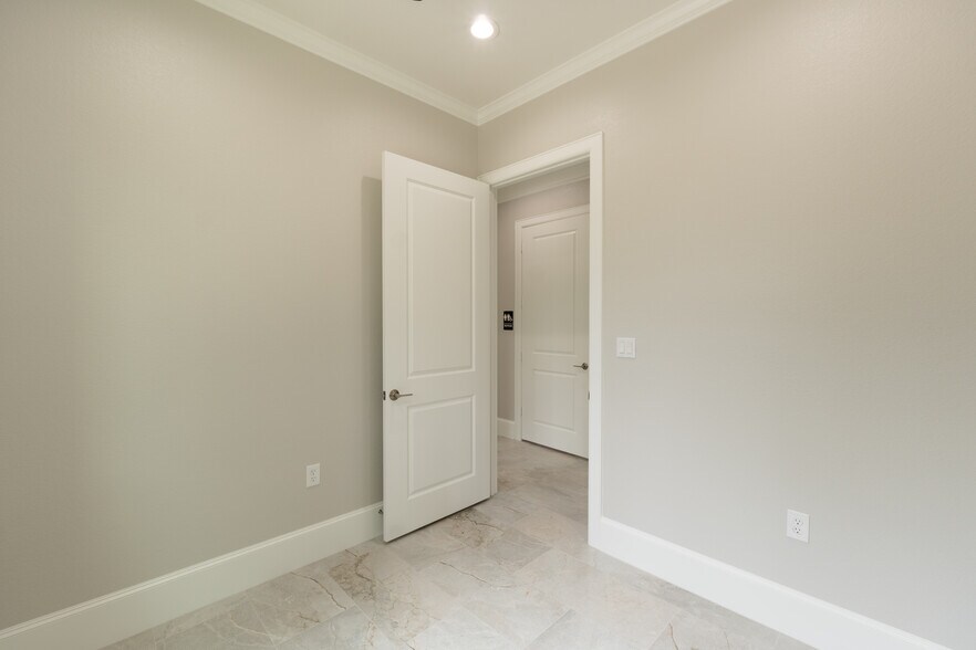 More Photos Of 12414 Spring Cypress Rd, Tomball Medical For Sale