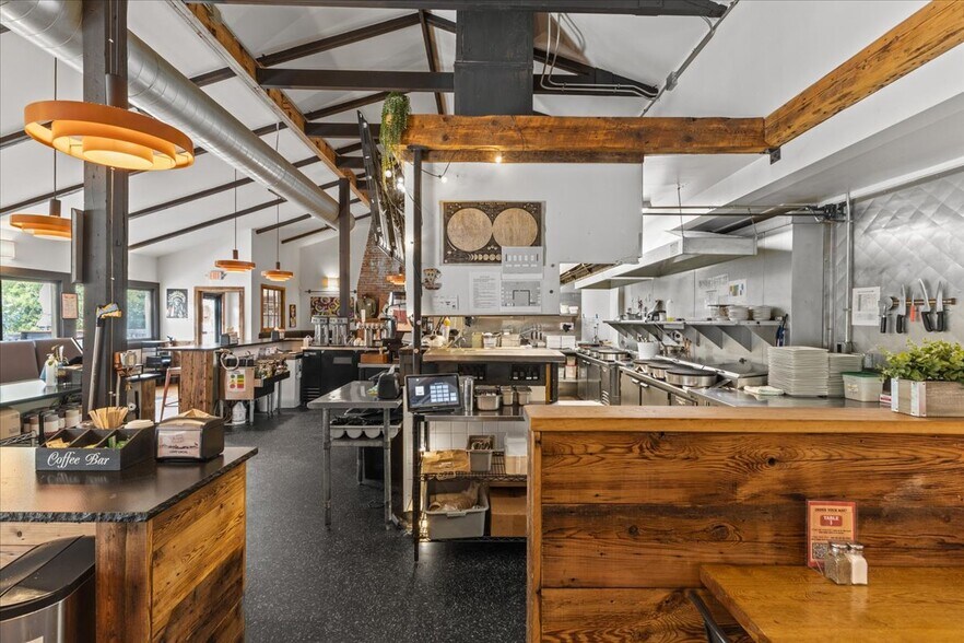 More Photos Of 454 Mountain Rd, Stowe Convenience Store For Sale