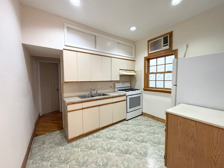 More Photos Of 6308 Bay Pky, Brooklyn Flex For Sale