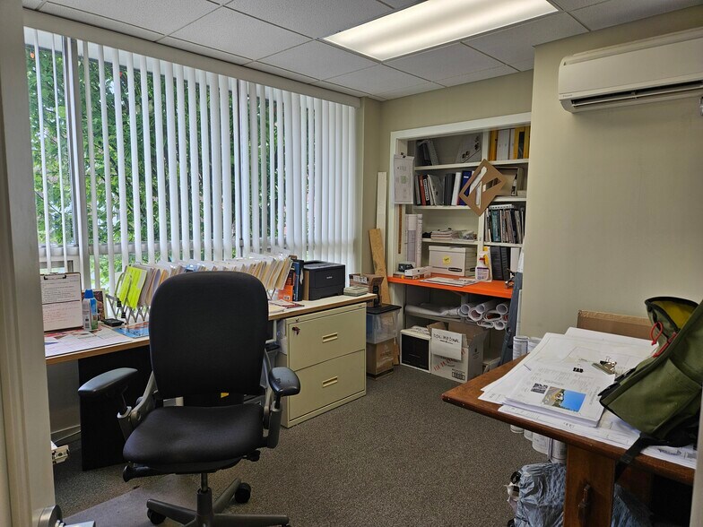 More Photos Of 35 Main St, Florence Storefront Retail Office For Lease