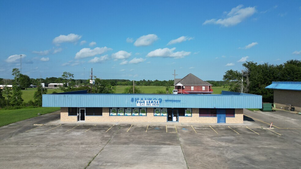 More Photos Of 46328 Interstate 10, Winnie Restaurant For Lease