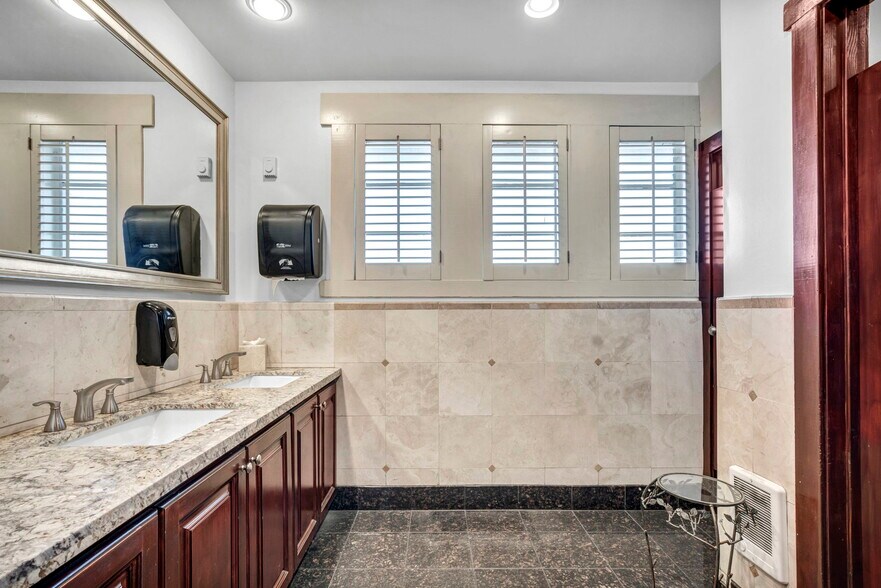More Photos Of 1555 S Wells Ave, Reno Restaurant For Sale