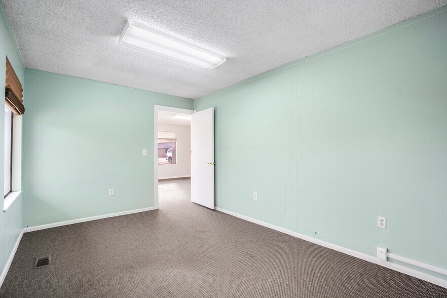 More Photos Of 1149-1159 SW 4th Ave, Ontario Office For Sale