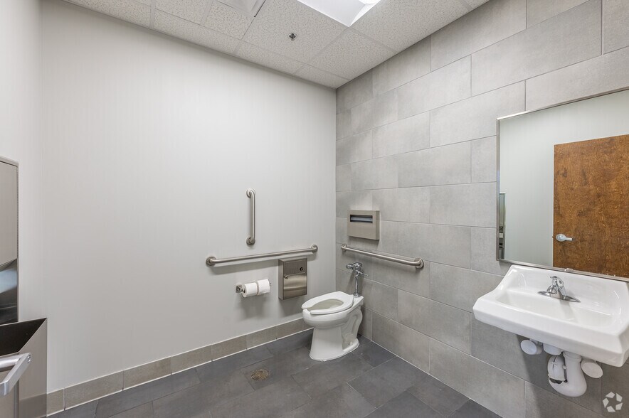 More Photos Of Jessie Cronic Rd & I-85, Braselton Unknown For Lease