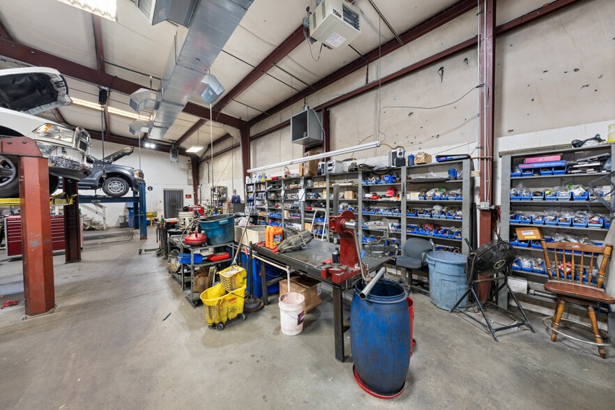 More Photos Of 4533 Hillsborough Rd, Durham Auto Repair For Lease