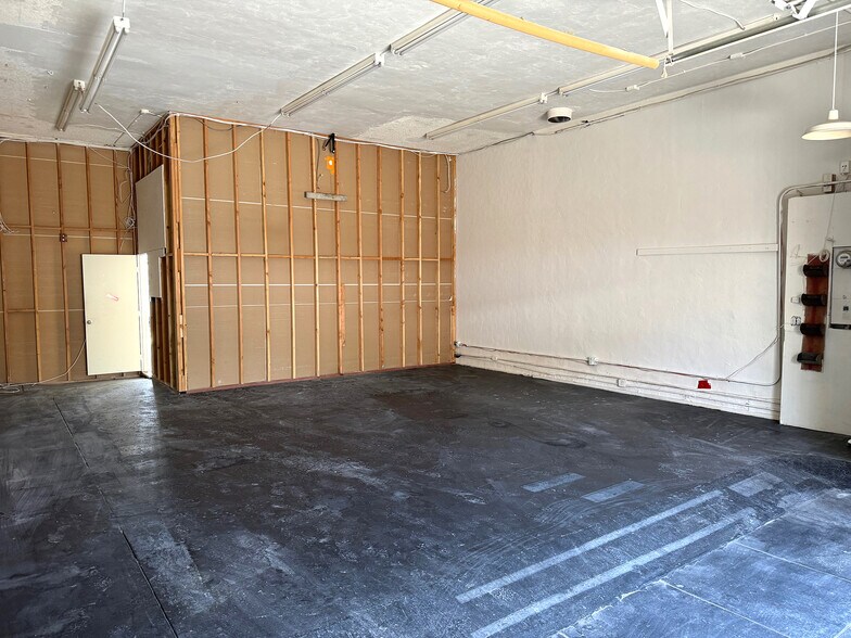 More Photos Of 1021 S Fairfax Ave, Los Angeles Storefront For Lease