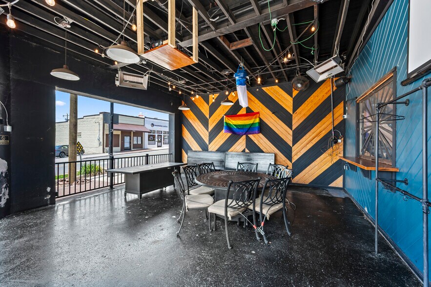 More Photos Of 701 N Trade St, Winston-Salem Bar For Lease