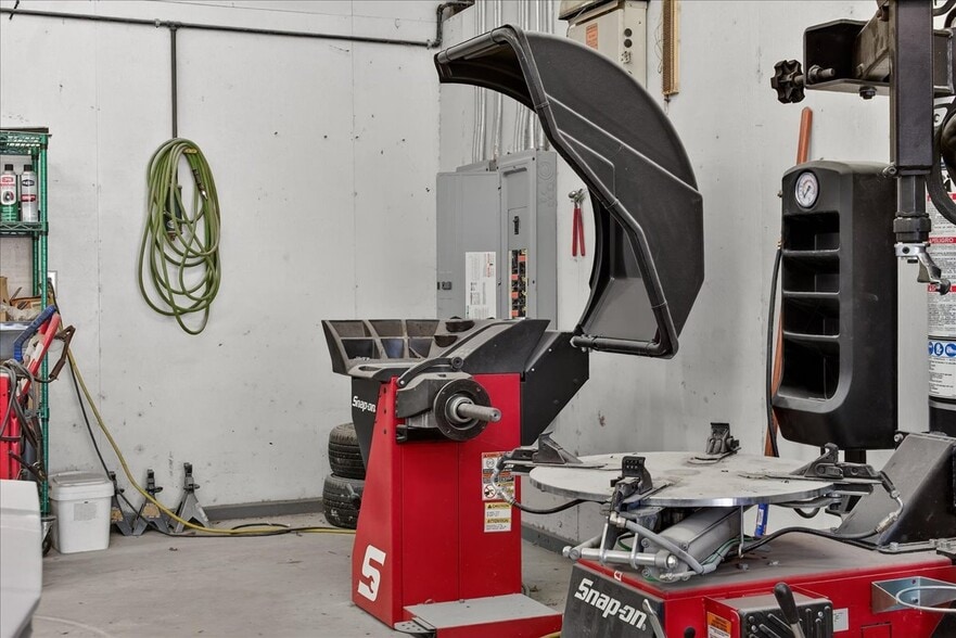 More Photos Of 3688 Raleigh Rd, Henderson Office For Sale